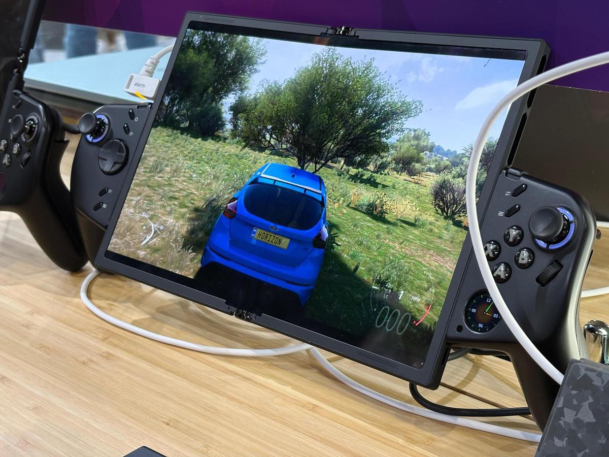 L'écran pliable Legion Go Fold Concept de Lenovo, exposé au MWC 2026.