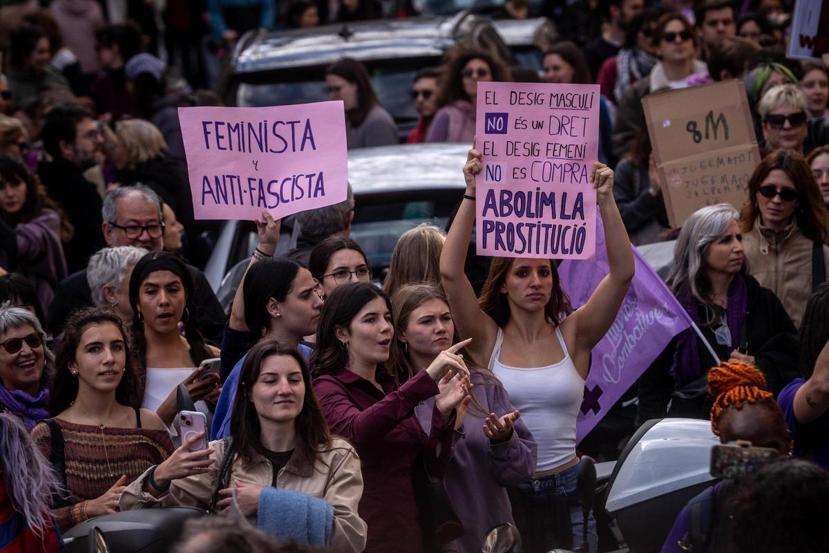 Le féminisme descend dans les rues de Barcelone pendant 8 millions