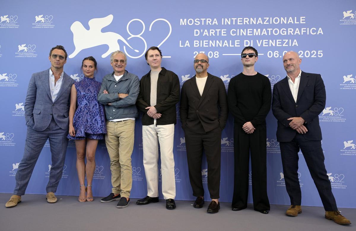 L'acteur britannique Jude Law et la suédoise Alicia Vikander ont joué ce dimanche sur le tapis rouge de la Mostra de Venise pour la première du film