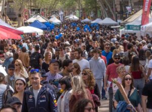 les arrêts livres et roses sur la Rambla se déplaceront vers le Portail de l&rsquo;Àngel et la Cathédrale