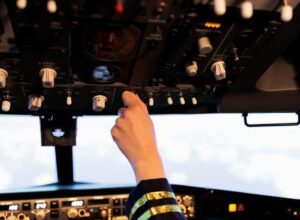 FÊTE DES PÈRES | La conversation émouvante d&rsquo;un pilote d&rsquo;avion qui rencontre inopinément sa fille, contrôleure aérienne à Barcelone : « Le vol le plus important de ma vie »