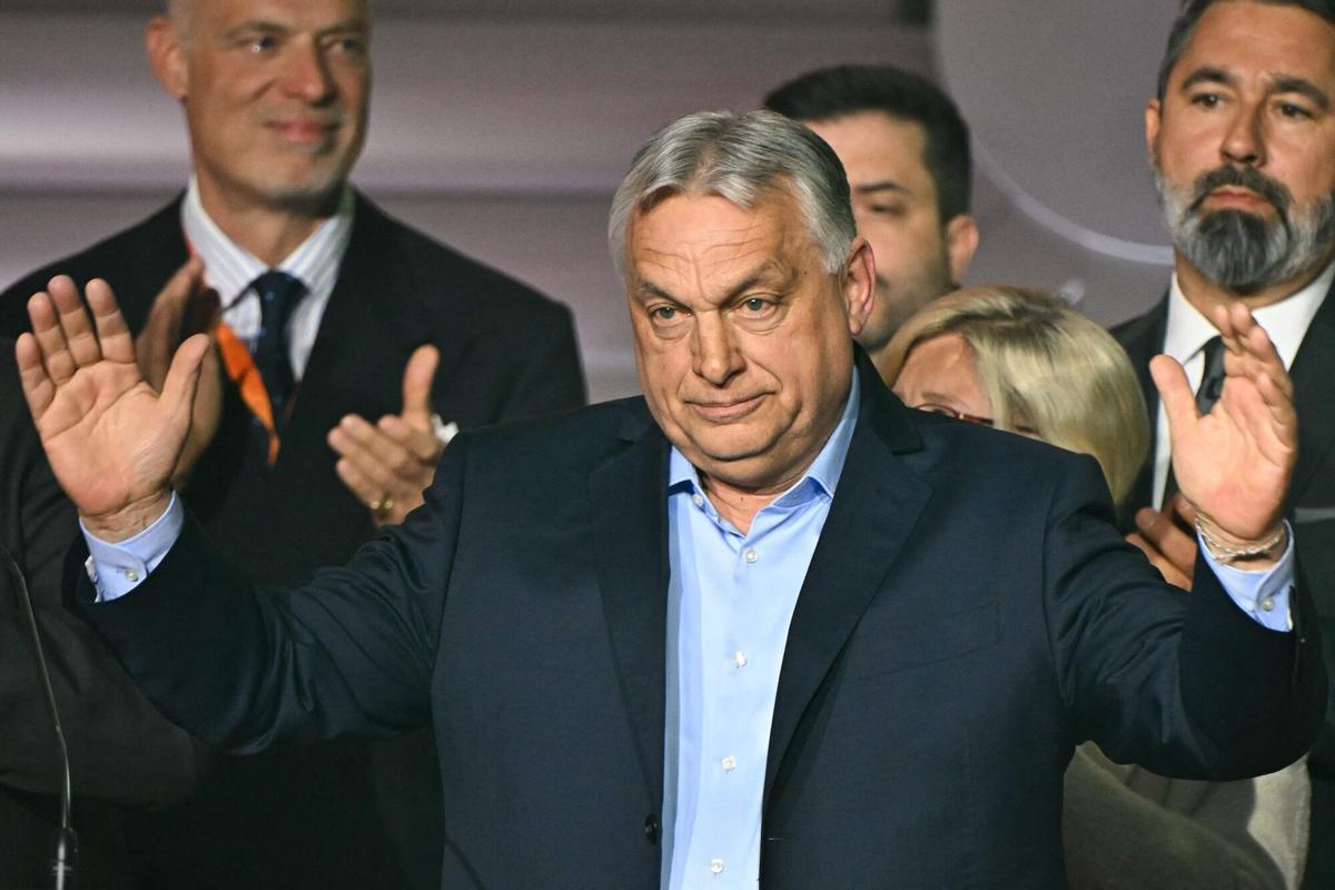 Viktor Orbán s'adresse à ses partisans et reconnaît sa défaite.