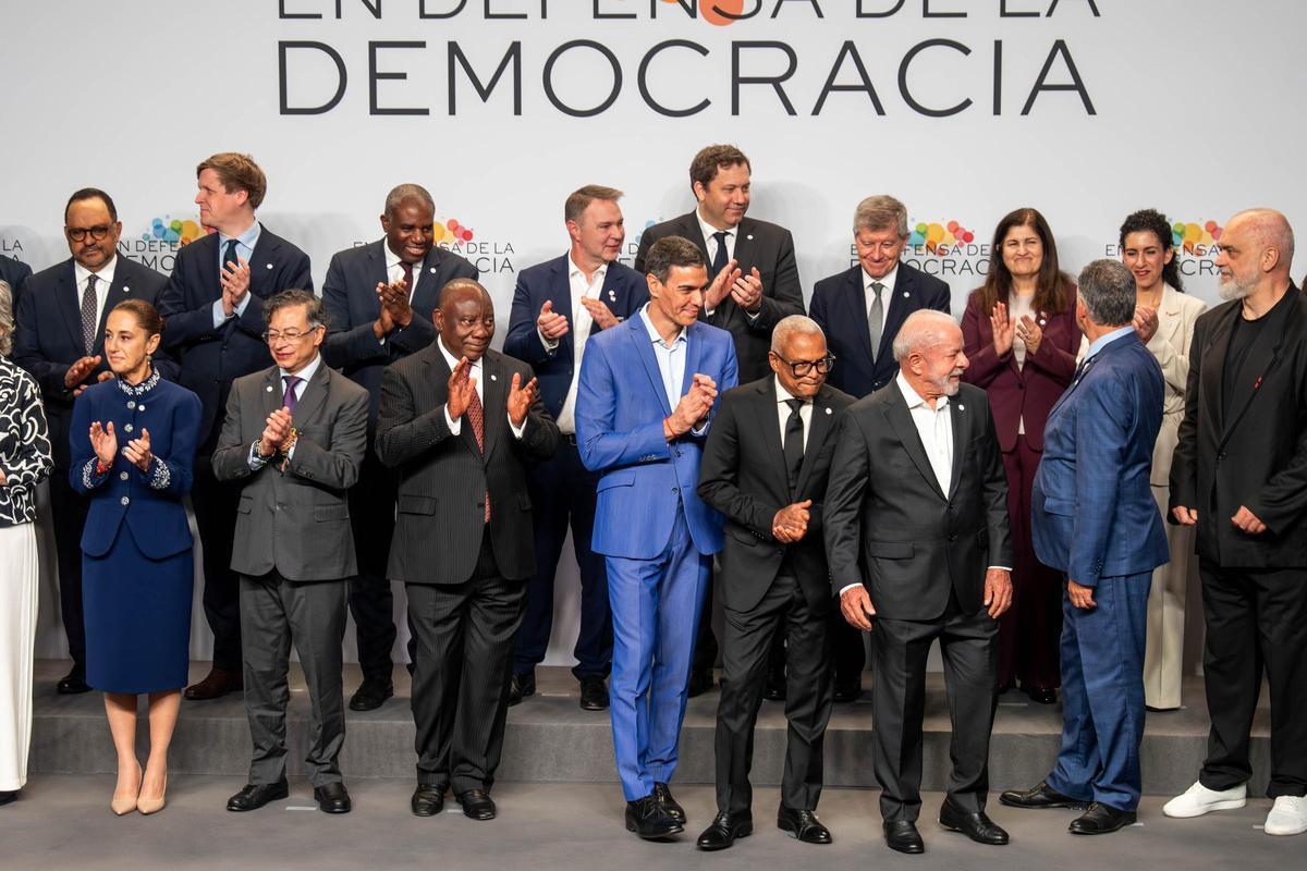 Réunion du forum En défense de la démocratie ce samedi à Barcelone.