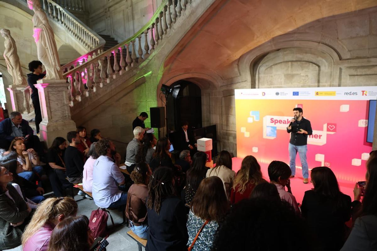 Environnement lors de la première rencontre internationale pour les droits numériques à Barcelone.