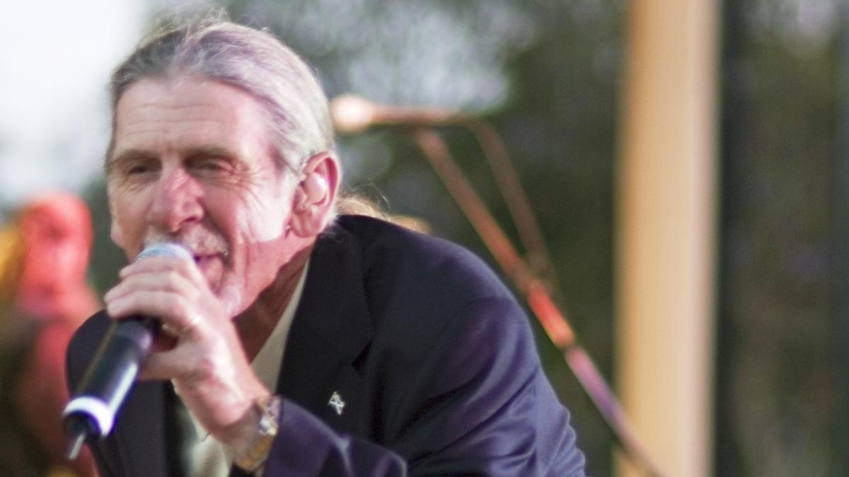 La voix de Santana, Alex Ligertwood, meurt dans son sommeil à 79 ans