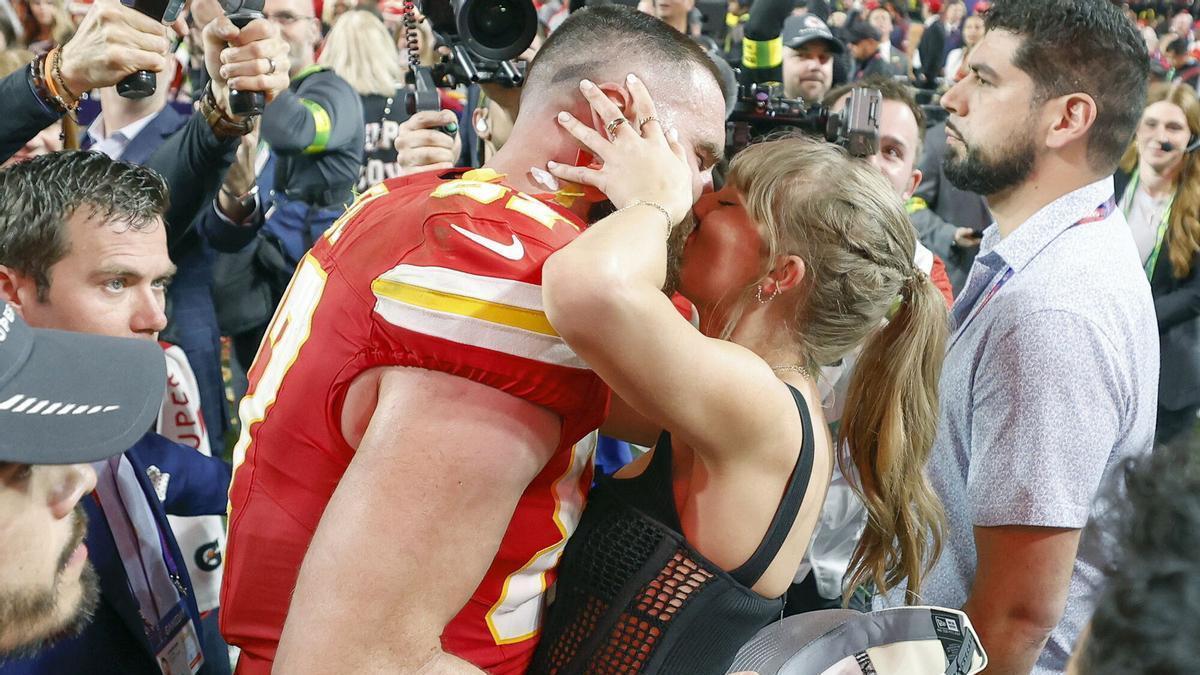 Travis Kelce y Taylor Swift en el Super Bowl LVIII de 2024 en Las Vegas, Nevada.