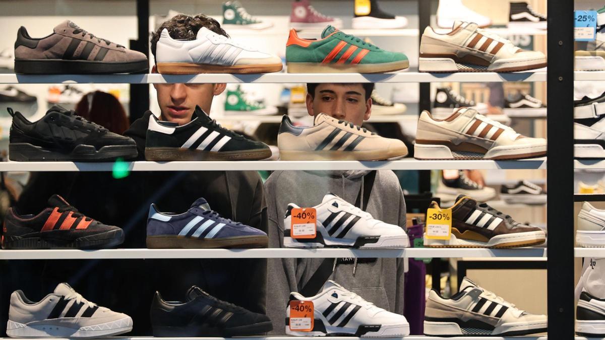Manu Vidal, podologue, alerte : ces chaussures connues et usagées peuvent détruire vos pieds