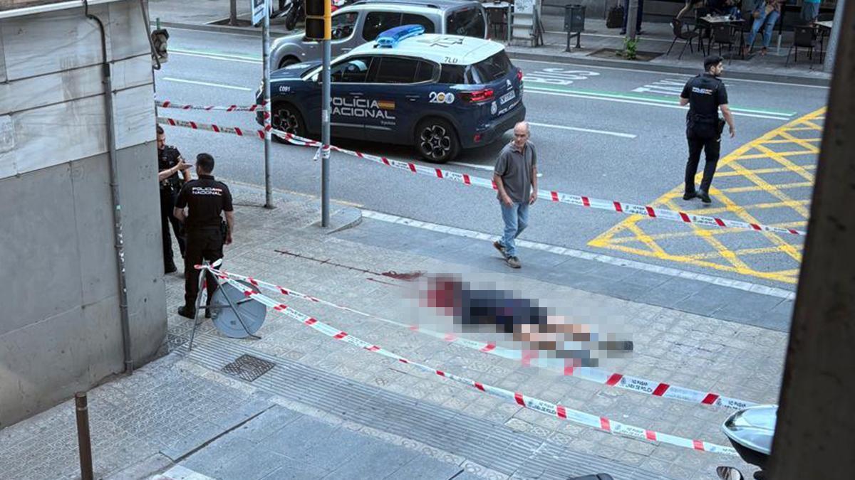 Muerto a tiros un hombre frente a una comisaría en la calle de Balmes de Barcelona
