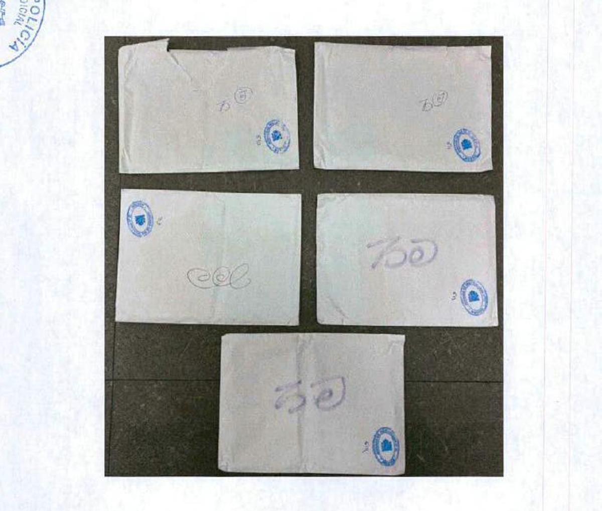 Enveloppes saisies chez Julio Martínez Martínez à son domicile.