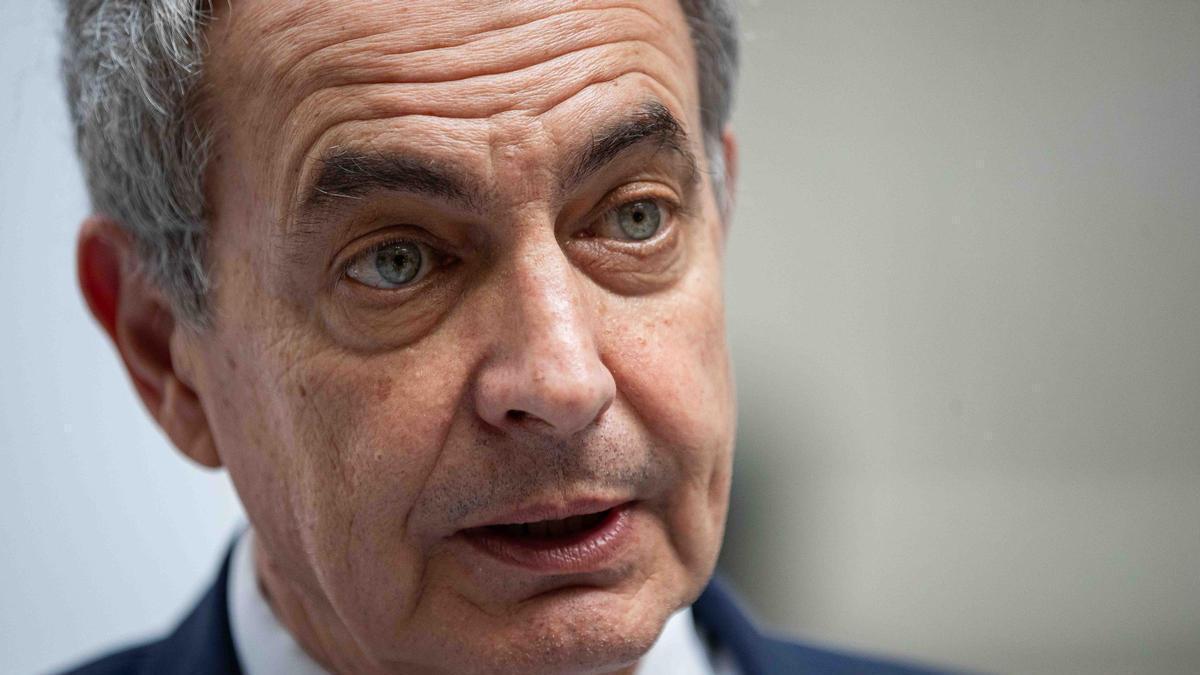 Zapatero pide al juez que la UDEF excluya su vida privada de la investigación