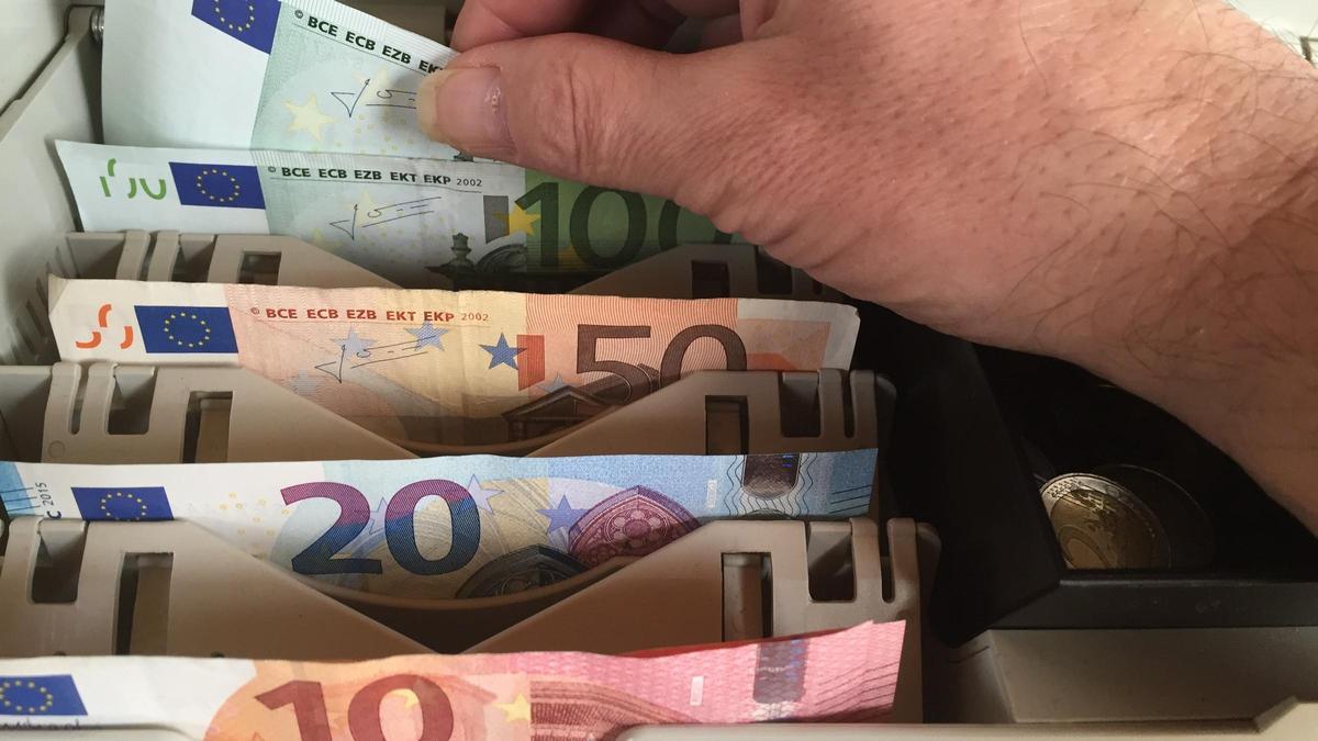 Ignacio Silvestre desaconseja acumular una cantidad superior a tres meses de salario en el banco, una práctica común en muchos hogares españoles