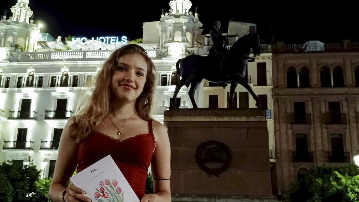 Julia Kluemper, la poeta que recita en TikTok para incentivar a la juventud a leer