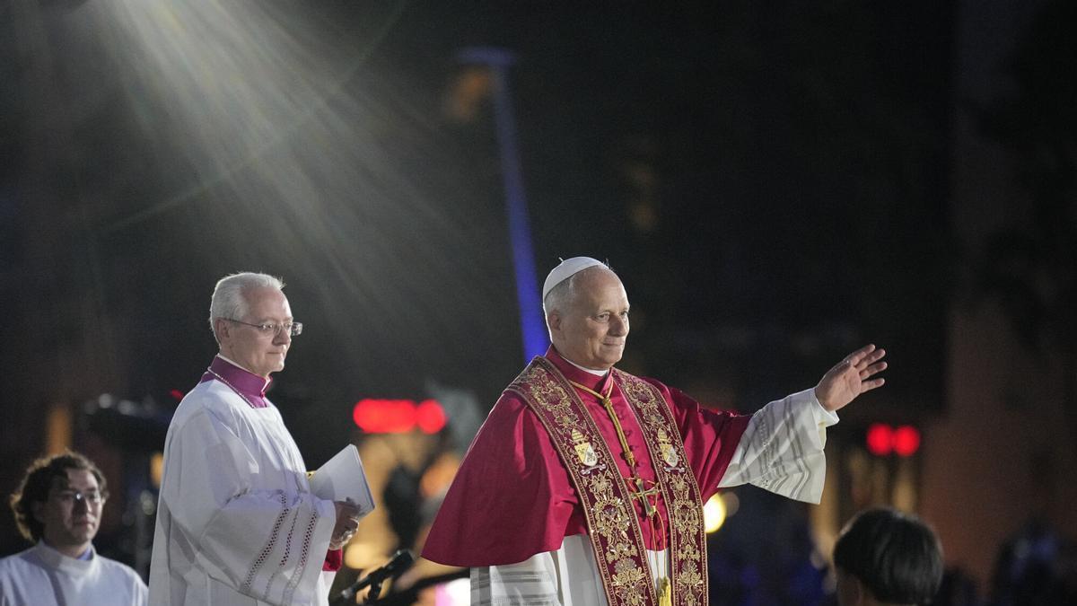 El espectáculo tras la bendición del Papa de la torre de Jesús de la Sagrada Família