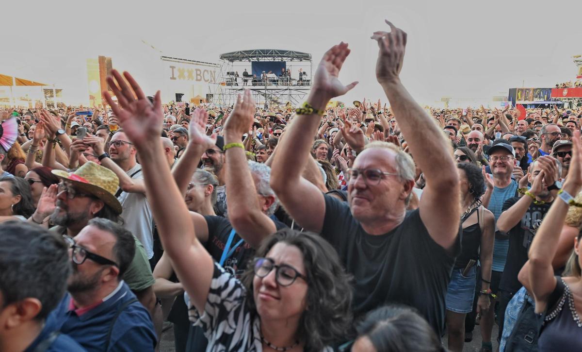 Ambiance et public au Parc del Forum pendant le Festival Cruilla.