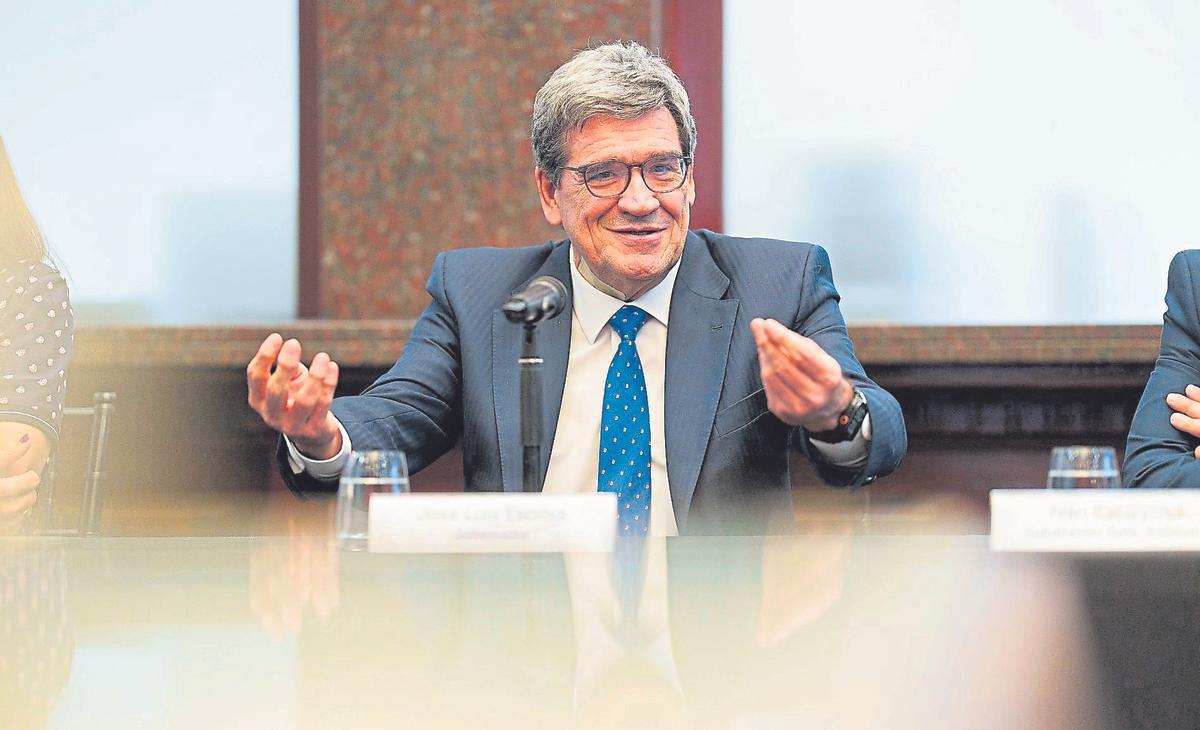 José Luis Escriva, gouverneur de la Banque d'Espagne, ancien ministre et ancien président de l'AIReF, ce jeudi, lors d'un moment de conférence à Tenerife.