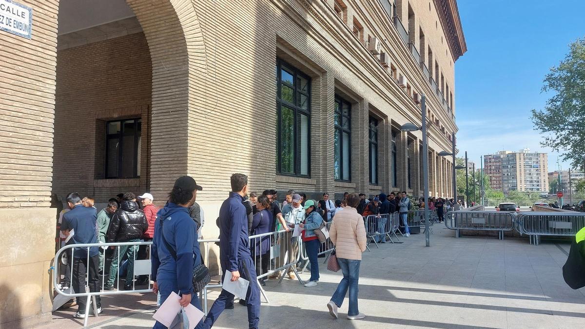 Más de 1,17 millones de migrantes solicitan acogerse a la regularización extraordinaria impulsada por el Gobierno, duplicando las previsiones iniciales