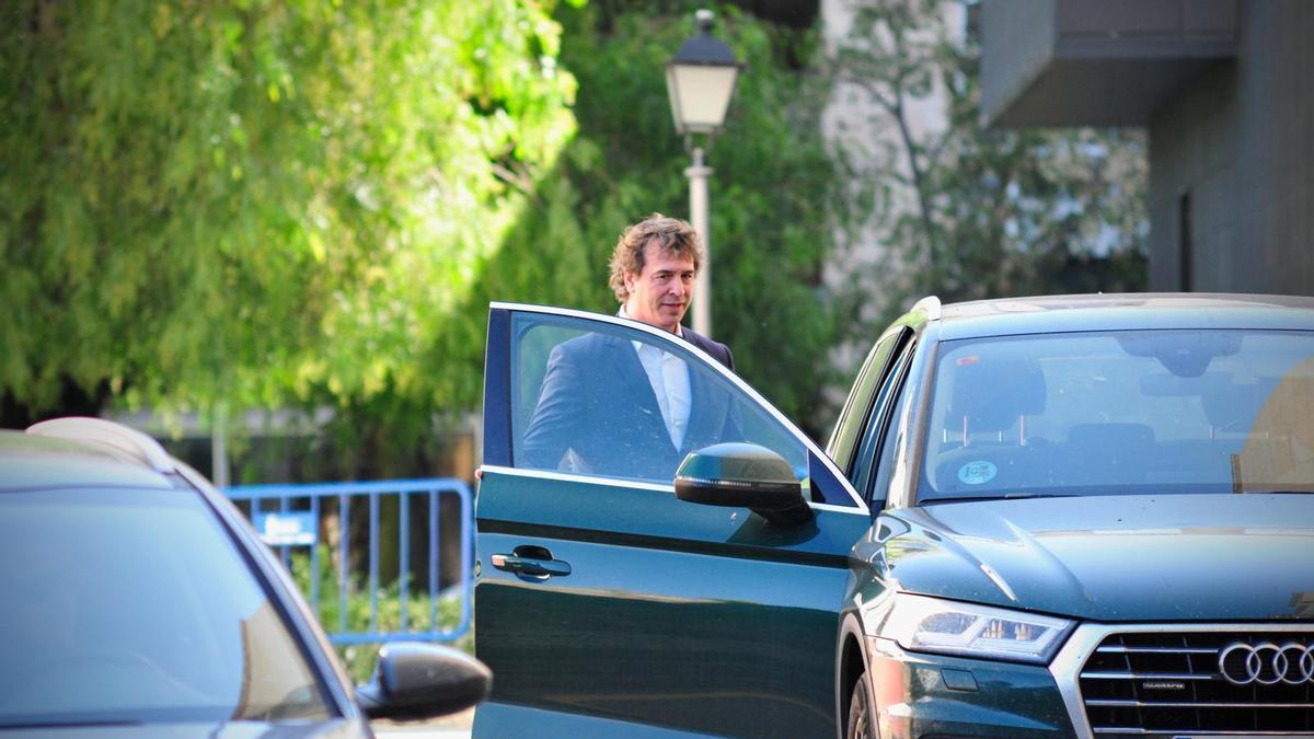 El juez Peinado pide a Begoña Gómez que pruebe su viaje a Londres porque no ve sellos británicos en su pasaporte