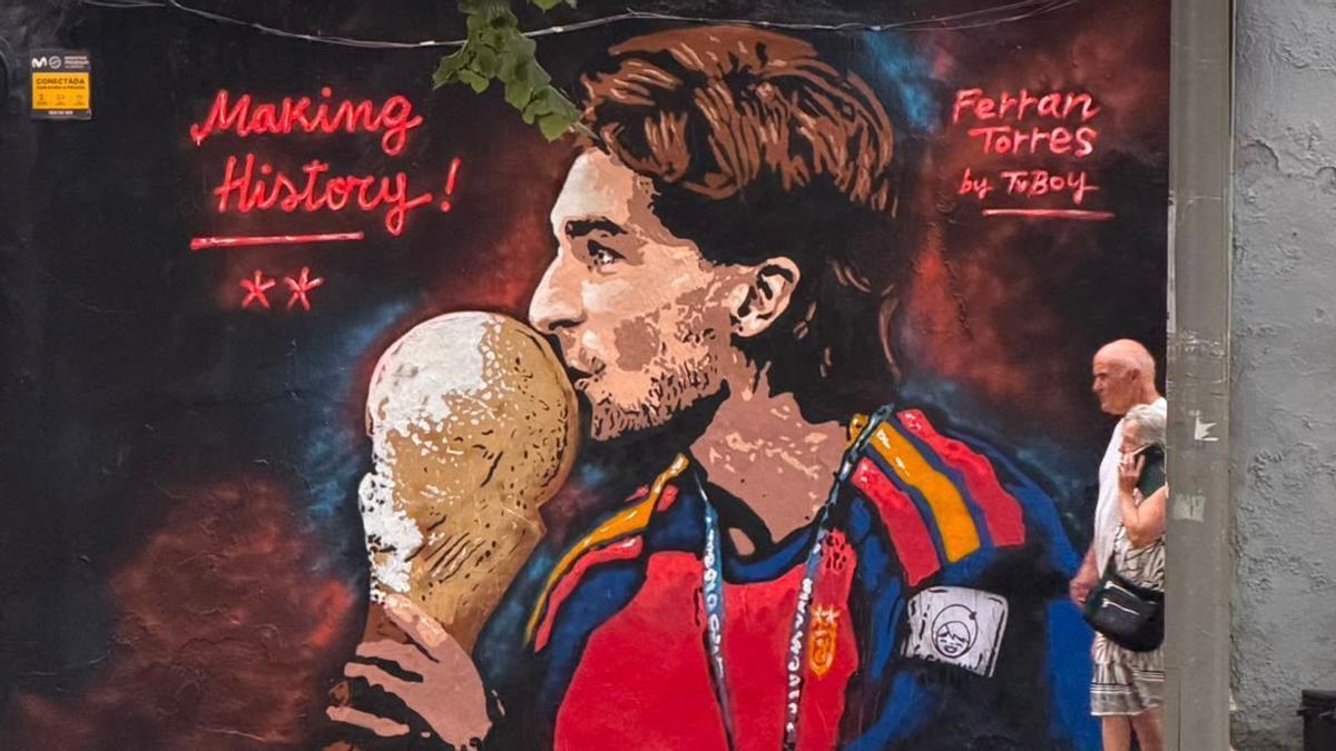 Vandalizan el mural de TVBoy dedicado a Ferran Torres en Joanic