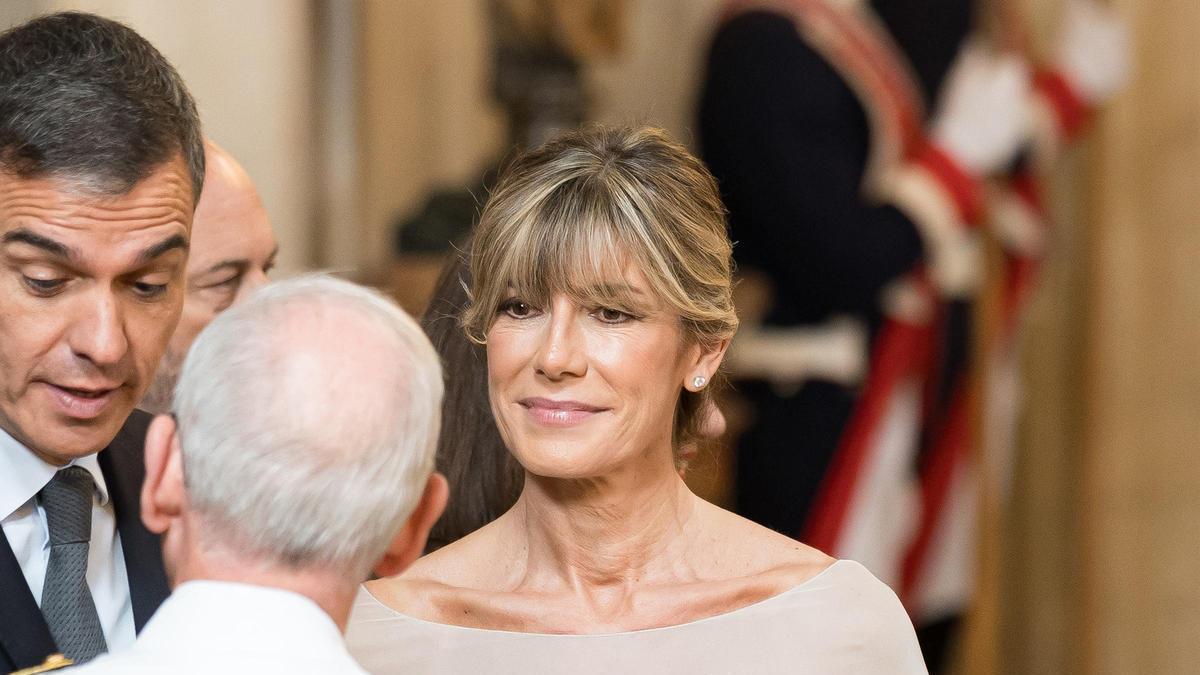 El presidente del Gobierno, Pedro Sánchez, y su esposa, Begoña Gómez.