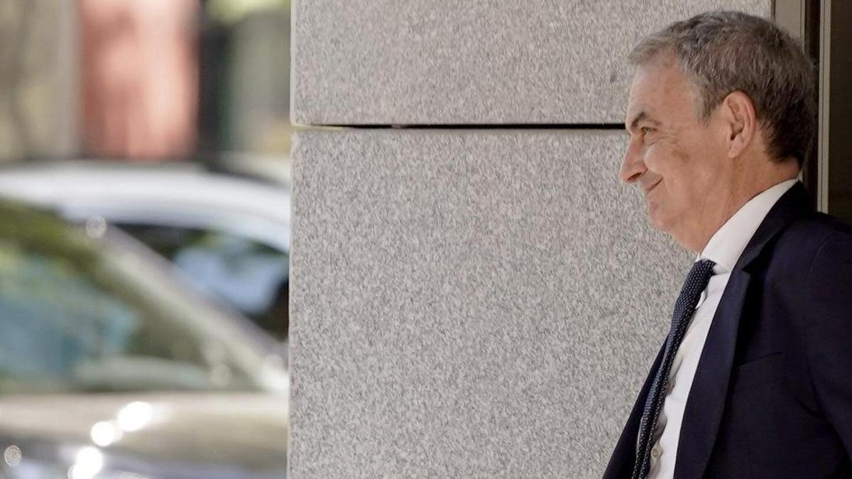 El expresidente del Gobierno, José Luis Rodríguez Zapatero, a su salida de la Audiencia Nacional tras declarar como investigado el pasado 17 de junio.