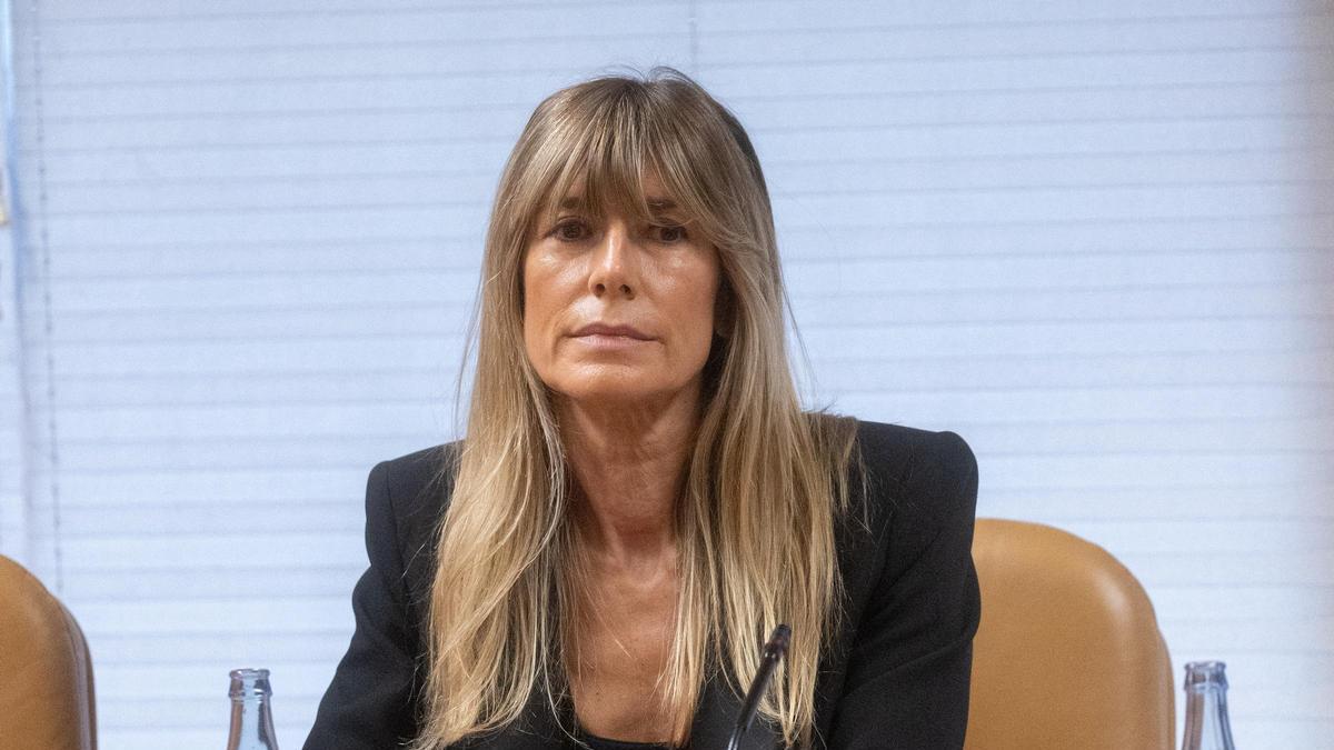 Un juez sustituto de Peinado impide a Begoña Gómez viajar a la cumbre de la OTAN, pero sí le permite ir a Londres a la graduación de su hija