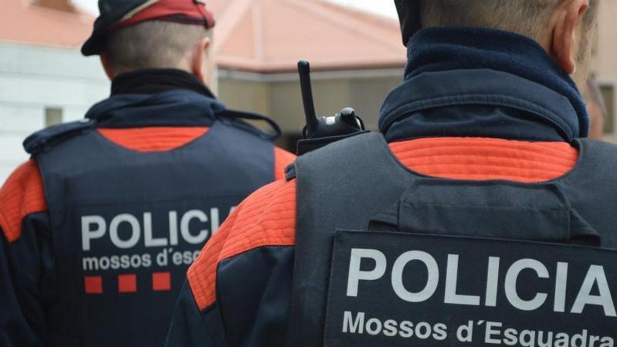 Dos agentes de los Mossos d