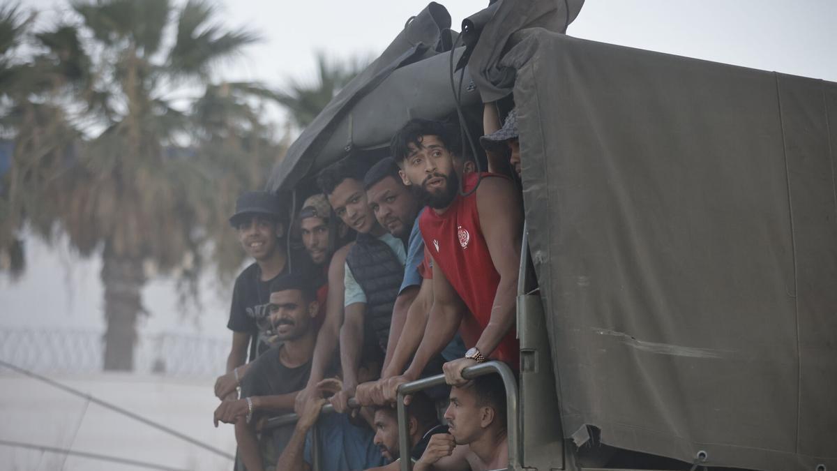 Unos 5.000 migrantes siguen en Ceuta tras la entrada masiva