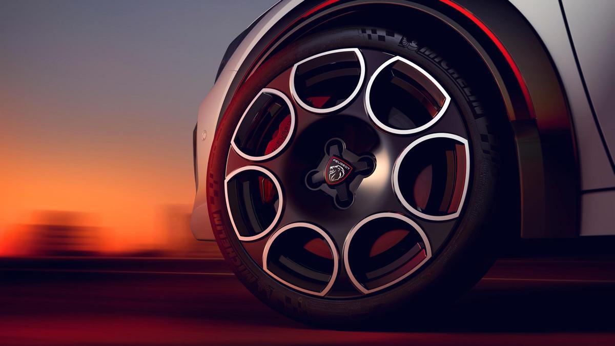 La carrosserie a été abaissée de 27 mm, les voies ont été élargies et des roues de 18 pouces avec pneus 215/40R18 sont utilisées.