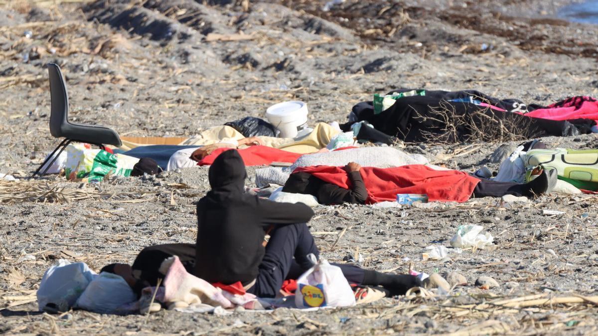Ceuta inicia el entierro de los migrantes trasladados a la morgue provisional