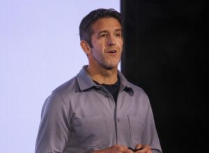 Des Mac silicium au sommet d&rsquo;Apple : les défis de John Ternus comme successeur de Tim Cook