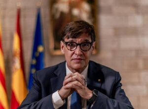Salvador Illa : « Il est beaucoup plus pertinent de discuter de la succession de Feijóo que de Sánchez »