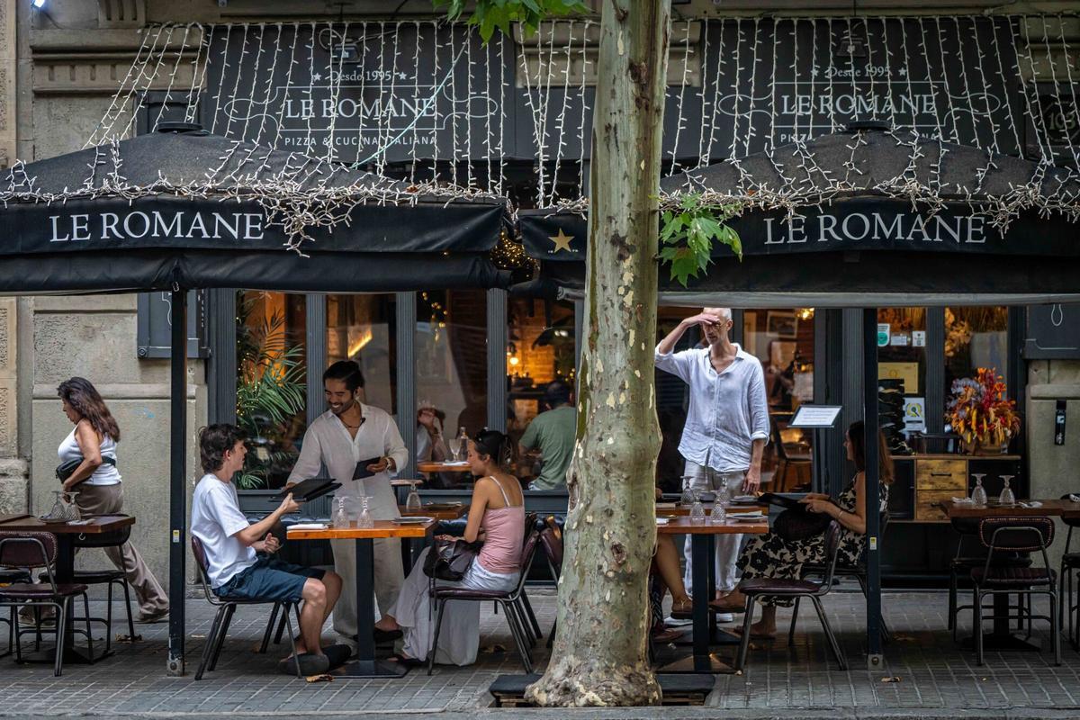 Reportage sur les restaurants étrangers de la ville. Sur l'image, le restaurant Thai Zap, propriété de Thais ; Le Romane, propriété italienne ; et Souvenir, géré par des propriétaires russes. Au 4 août 2026. Société. AUTEUR : MANU MITRU