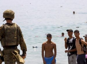 Des ONG dénoncent les transferts forcés au Maroc de mineurs qui tentaient d&rsquo;entrer à Ceuta : « Ils ne peuvent pas rentrer chez eux »