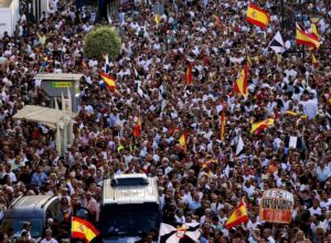 Des milliers de personnes de Ceuta descendent dans la rue en criant « Assez : Ceuta n&rsquo;abandonne pas »