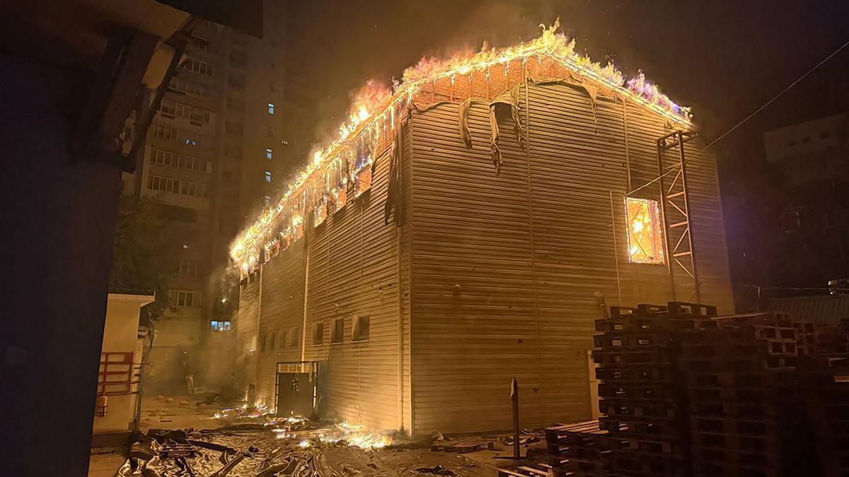 Al menos 13 muertos y 34 heridos en un ataque nocturno ruso contra Kiev