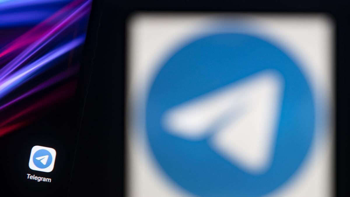 Una ilustración con el logo de la aplicación de mensajería Telegram en París, Francia