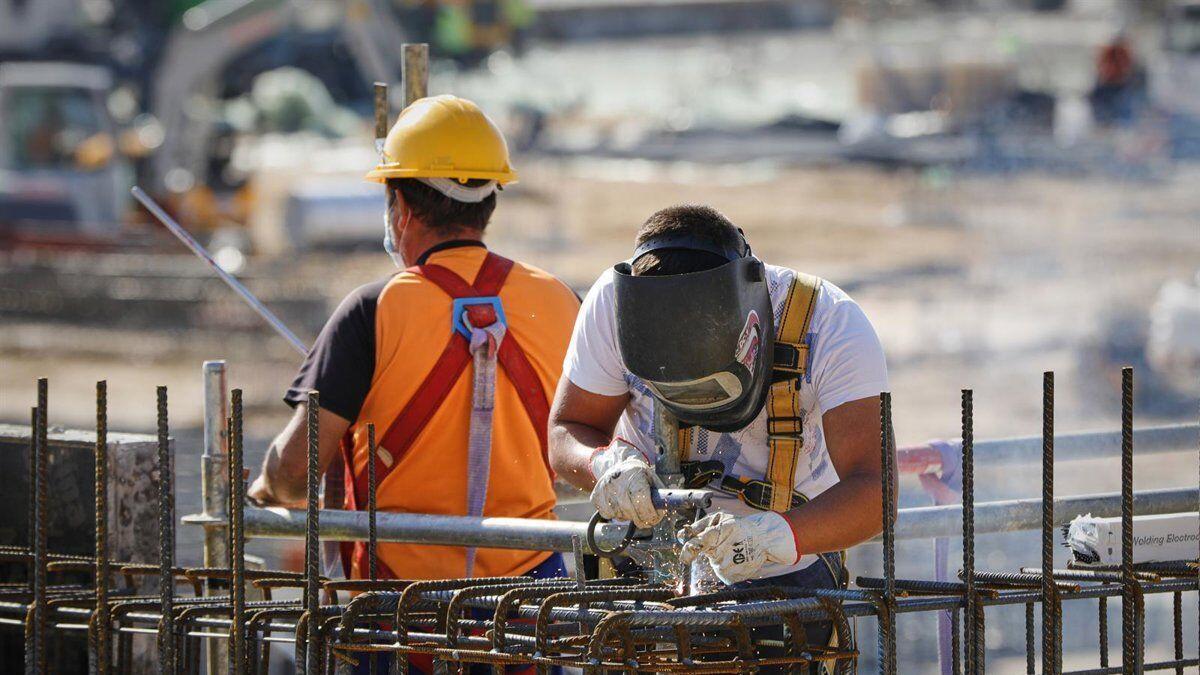 El paro registrado sube en 19.517 personas en julio y vuelve a superar los 2,3 millones