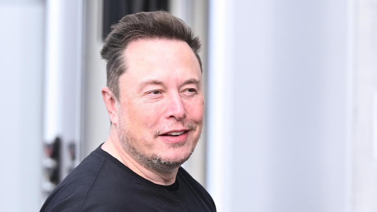Archivo - FILED - 13 March 2024, Brandenburg, Gruenheide: Tesla owner Elon Musk leaves the Tesla Gigafactory Berlin-Brandenburg. Photo: Sebastian Gollnow/dpa