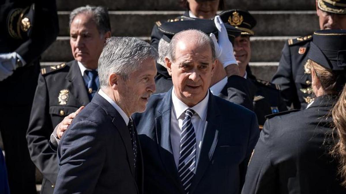 Marlaska pide al director de la Policía que aclare si un informe apunta a gendarmes marroquíes dirigiendo la entrada de migrantes a Ceuta