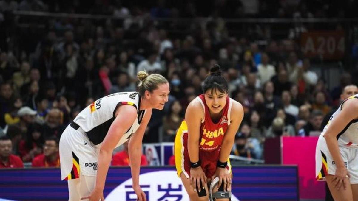 Li Yueru, en un partido con su selección.