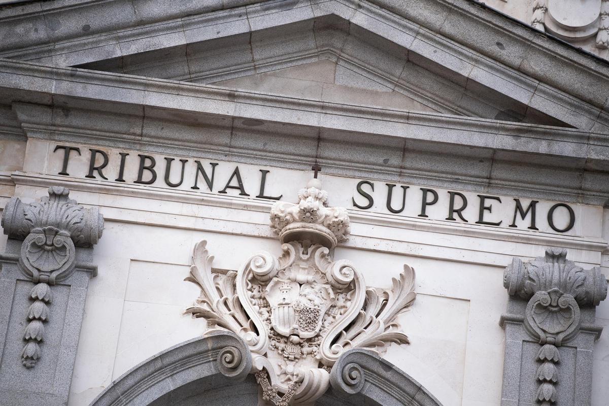 Dossier - Façade de la Cour Suprême, à Madrid (Espagne).