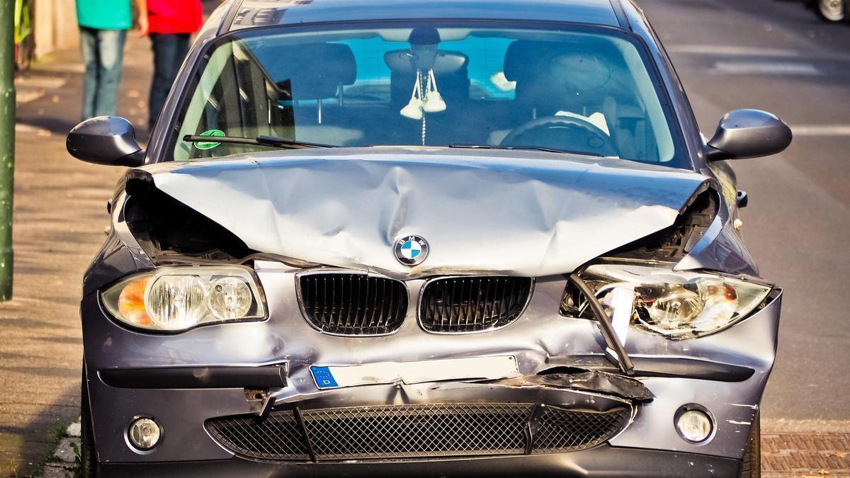 BMW tras un accidente frontal