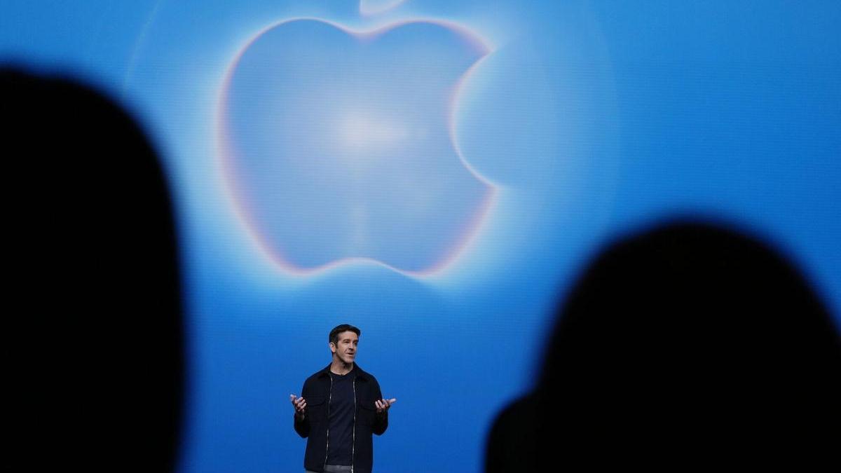 John Ternus, el nuevo director ejecutivo de Apple, durante la presentación del nuevo iPhone 18 Pro y del primer móvil plegable de la compañía.