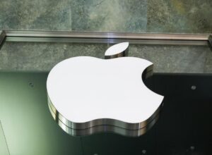 Apple révèle les nouveaux salaires de Ternus et Cook, qui seront partagés autour de 93 millions par an