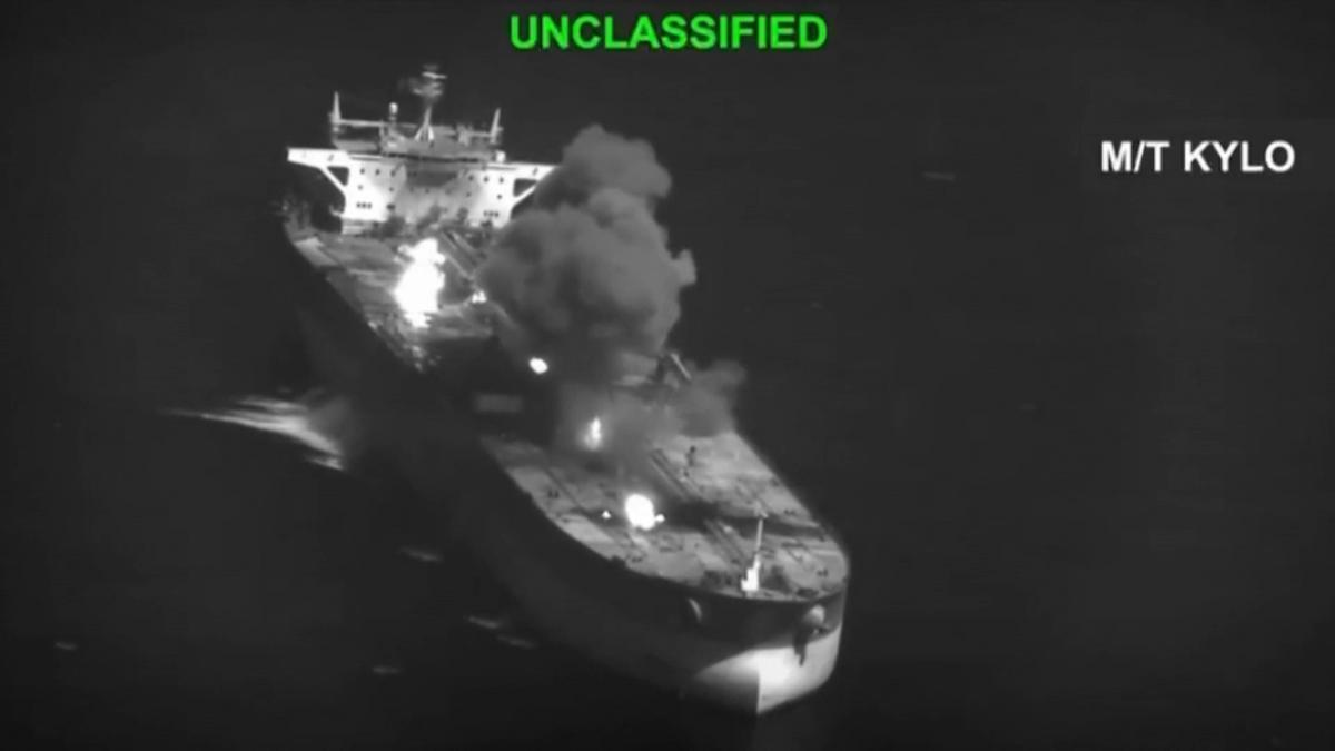 EEUU ataca tres petroleros iraníes tras un ataque contra buques de guerra estadounidenses