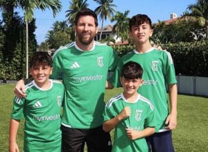 Leo Messi s&rsquo;habille pour Cornellà pour le début de la saison