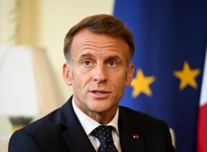 Macron fait pression sur l&rsquo;UE pour qu&rsquo;elle interdise les réseaux sociaux aux moins de 15 ans : « Nous irons jusqu&rsquo;au bout »