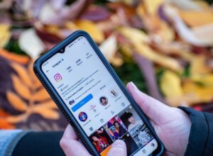 RÉSEAUX SOCIAUX IA | Instagram limitera les profils présentant des personnes non identifiées générés par l&rsquo;intelligence artificielle