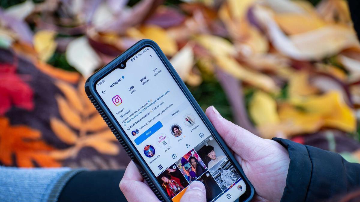 Instagram limitará los perfiles que presenten personas generadas por inteligencia artificial sin identificar.