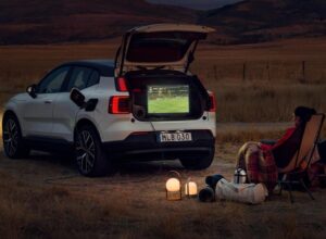 Volvo transforme l&rsquo;EX30 en banque d&rsquo;alimentation mobile grâce à sa dernière mise à jour